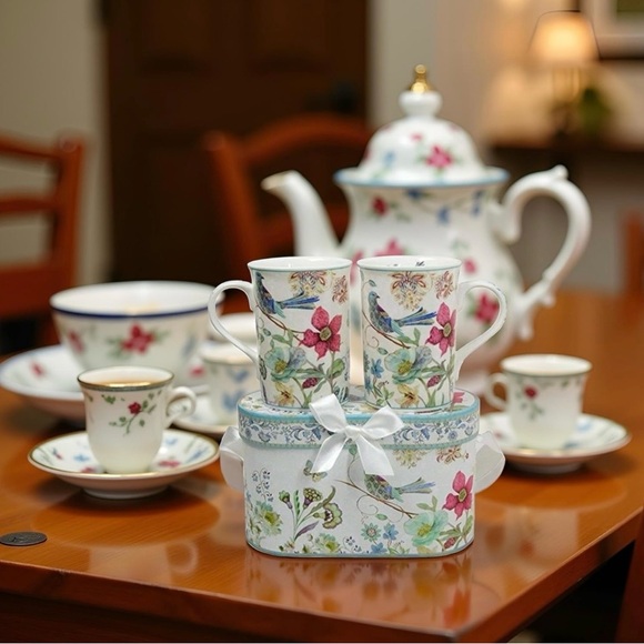 Lightahead Elegant Bone China Two Coffee Mugs Set in Decorative Box - Picture 2 of 12